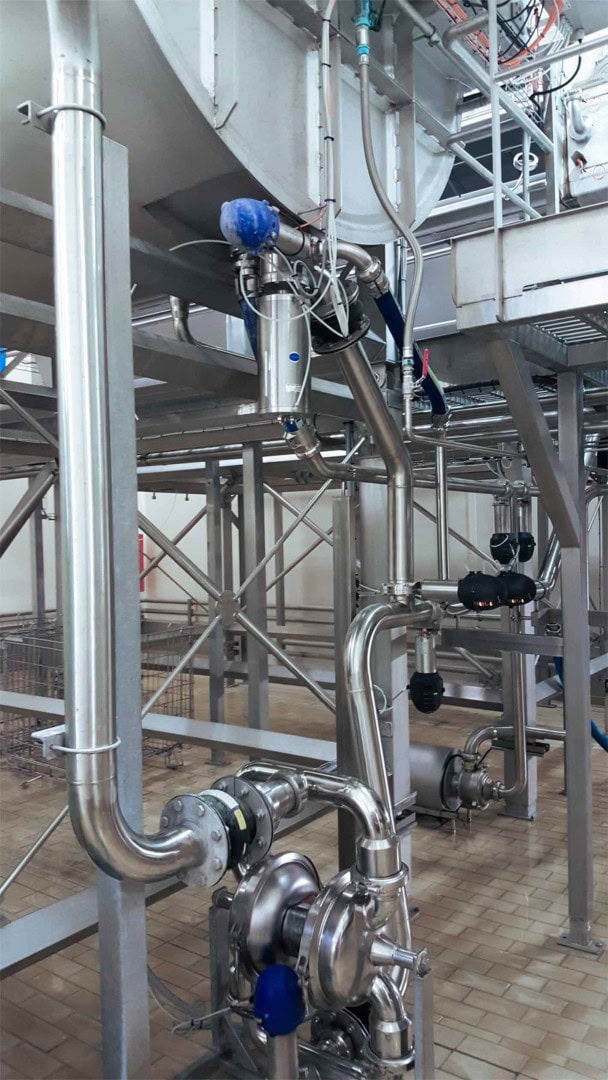 COMPRESSION LOAD CELLS UNDER A TANK