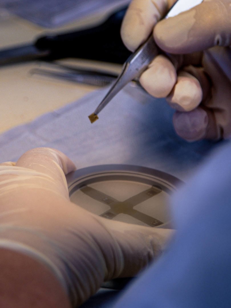 PRECISION BONDING OF A STRAIN GAUGE ON THE STAINLESS STEEL SPRING ELEMENT