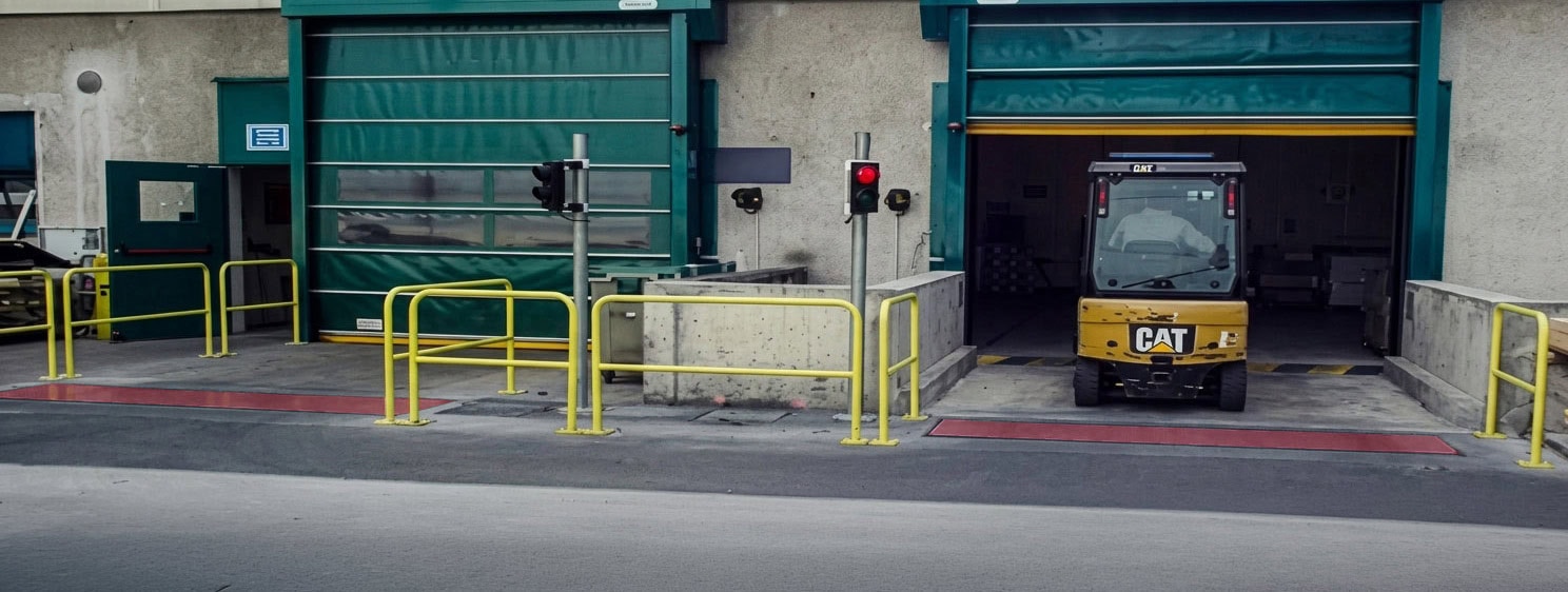 Forklift truck load monitoring in a logistics warehouse